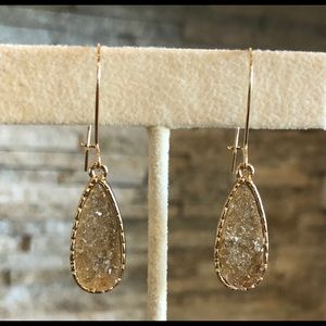 🌸NWT Druzy Teardrop Wire Earrings🌸